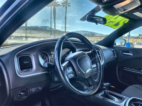 Used 2022 Dodge Charger SXT image 2