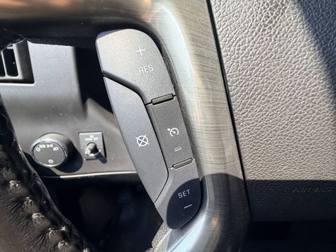Used 2019 Chevrolet Express 3500 w/ Driver Convenience Package RWD image 11