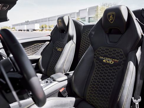 Used 2023 Lamborghini Huracan EVO RWD image 39