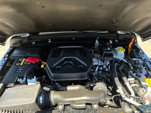 Used 2023 Jeep Wrangler Unlimited Rubicon 4xe AWD/4WD image 33