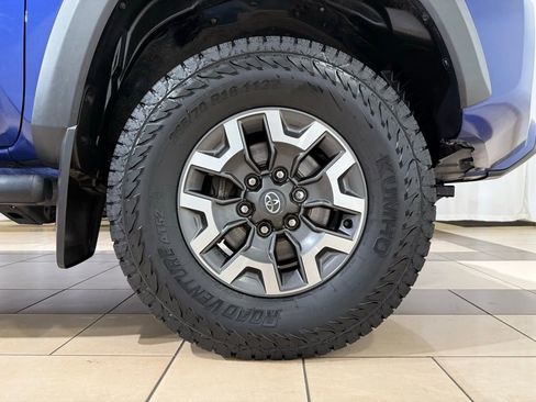 Used 2022 Toyota Tacoma TRD Off-Road w/ Technology Package image 9