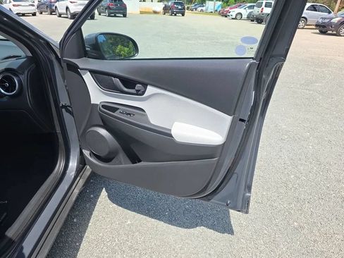 Used 2023 Hyundai Kona SE FWD image 41