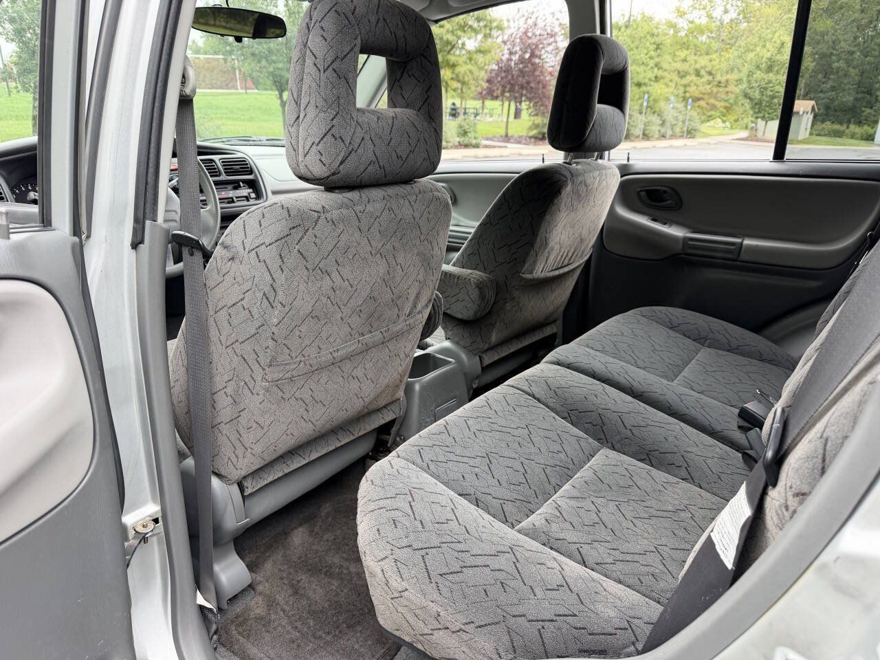 Used 2004 Chevrolet Tracker LT AWD/4WD image 32