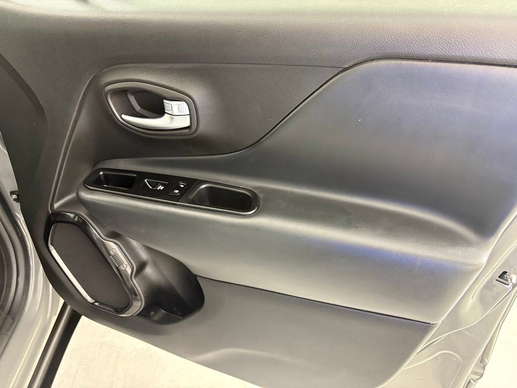Used 2022 Jeep Renegade Altitude AWD/4WD image 39