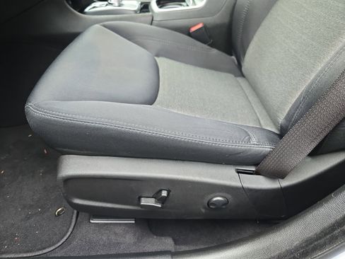 Used 2023 Chrysler 300 Touring w/ Sport Appearance Package image 26