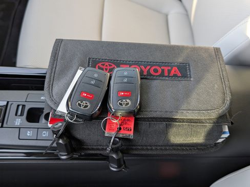 Used 2024 Toyota Prius XLE image 38