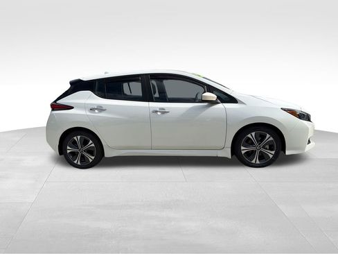 Used 2022 Nissan Leaf SV FWD image 9
