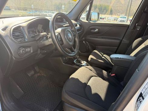 Used 2022 Jeep Renegade Altitude w/ Convenience Group AWD/4WD image 7