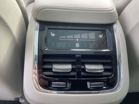 Certified 2023 Volvo XC60 B5 Ultimate w/ Climate Package image 15