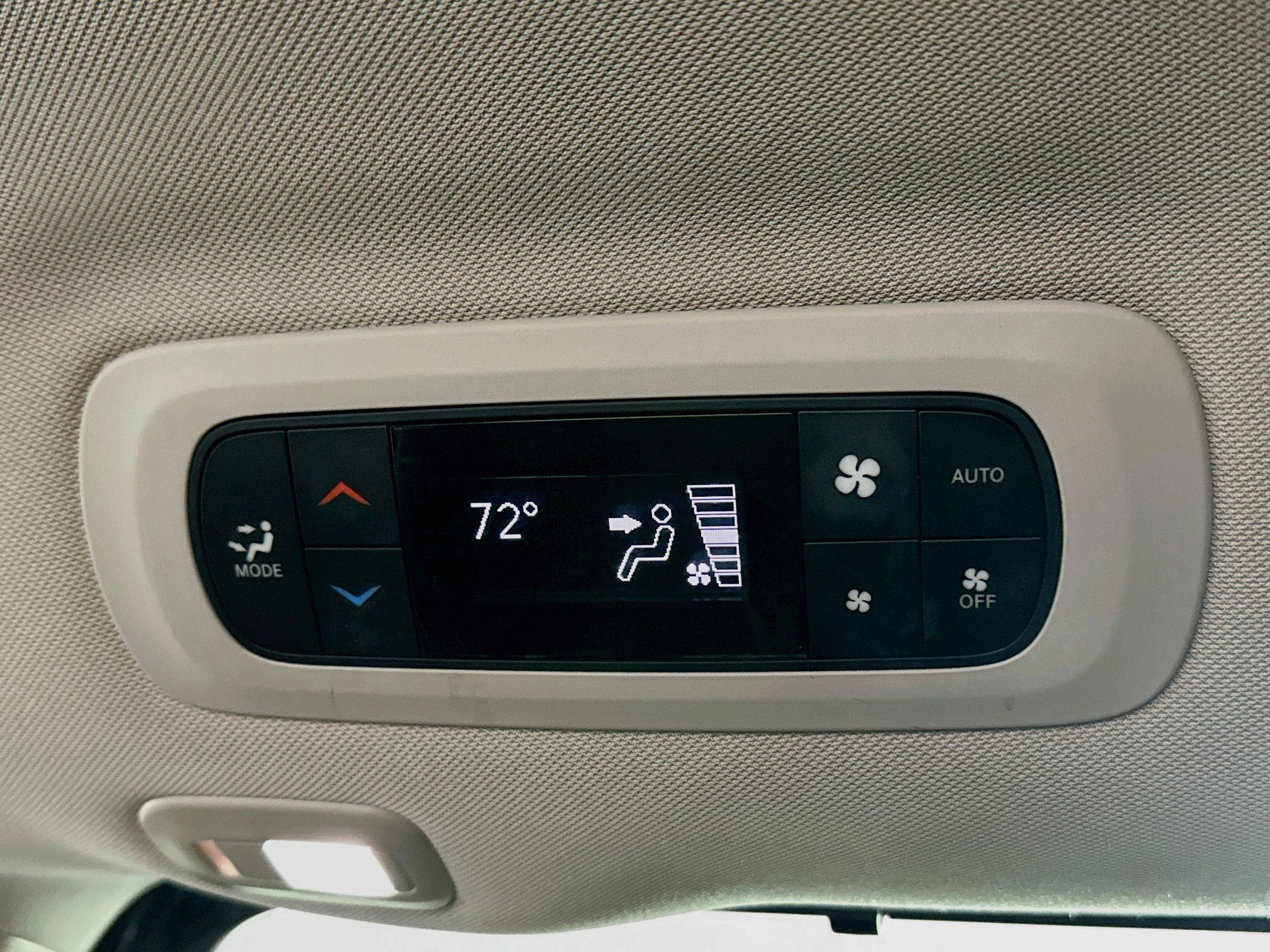 Used 2023 Chrysler Pacifica Limited FWD image 25