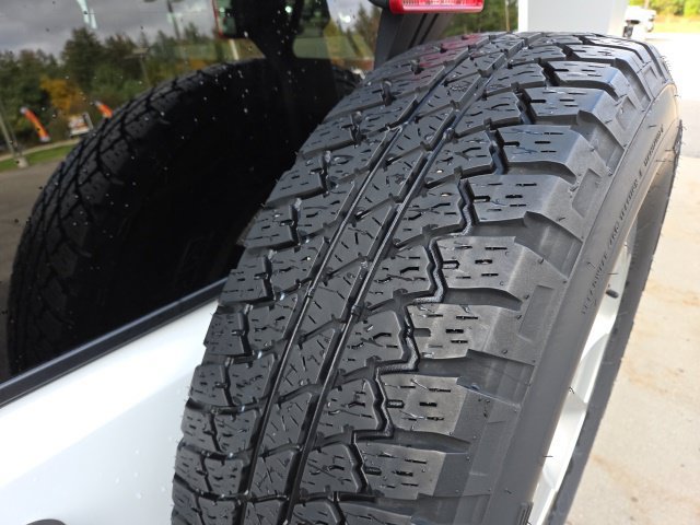 Used 2015 Jeep Wrangler Unlimited Sahara w/ Connectivity Group AWD/4WD image 64