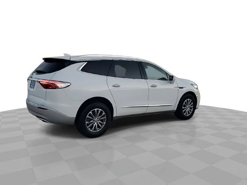 Used 2023 Buick Enclave Essence image 8