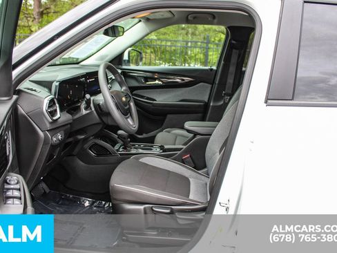 Used 2025 Chevrolet TrailBlazer LT FWD image 17