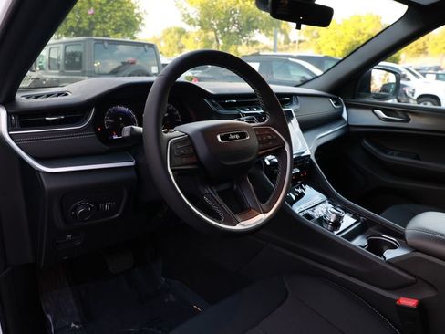 New 2026 Jeep Grand Cherokee Laredo RWD image 11