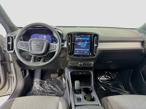Used 2025 Volvo XC40 B5 Core AWD/4WD image 26