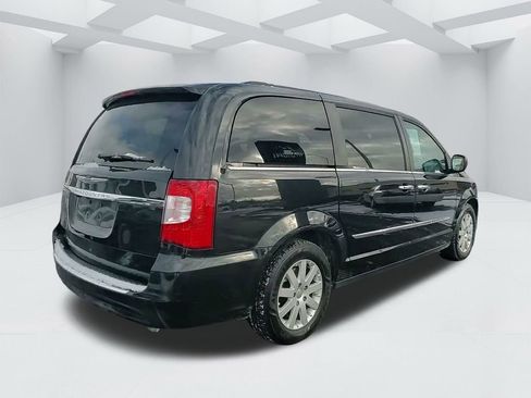 Used 2016 Chrysler Town & Country Touring w/ Driver Convenience Group image 5