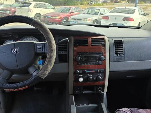 Used 2005 Dodge Durango SLT image 9