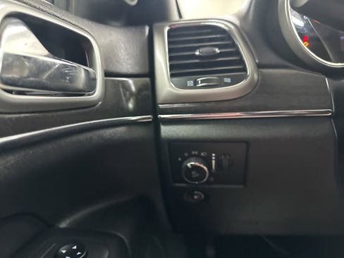 Used 2018 Jeep Grand Cherokee Limited w/ Luxury Group II AWD/4WD image 25