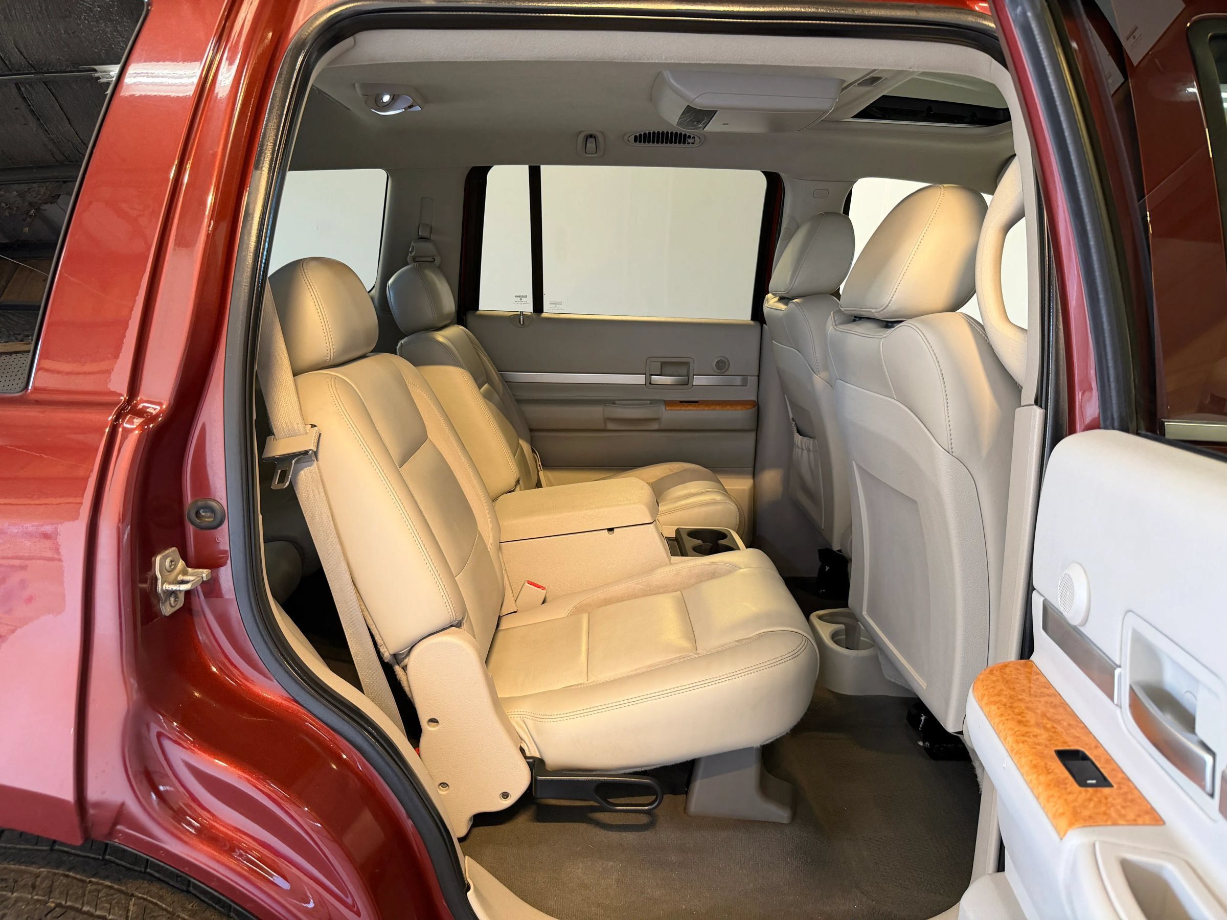 Used 2008 Chrysler Aspen Limited AWD/4WD image 36