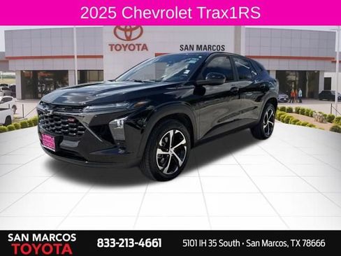 Used 2025 Chevrolet Trax RS w/ Driver Confidence Package FWD image 1