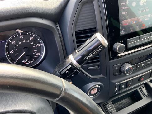 Used 2024 Nissan Titan SV w/ SV Convenience Package RWD image 14