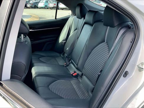 Used 2022 Toyota Camry SE image 18