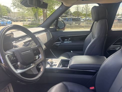 Used 2024 Land Rover Range Rover SE image 5