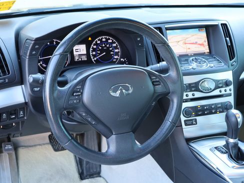 Used 2013 INFINITI G37 x w/ Premium Pkg image 17