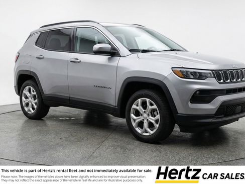 Used 2025 Jeep Compass Latitude AWD/4WD image 1