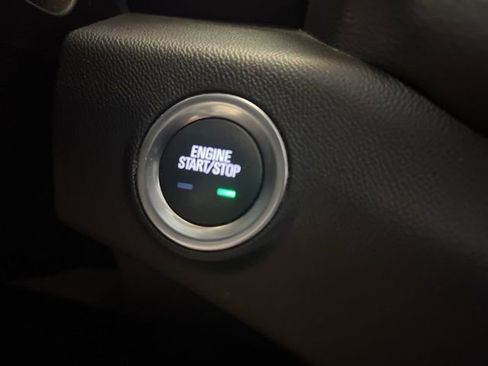 Used 2024 GMC Terrain SLT image 36