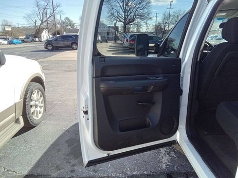 Used 2011 Chevrolet Silverado 2500 LT w/ Interior Plus Package image 8