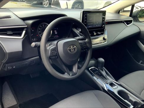 Used 2020 Toyota Corolla LE FWD image 16