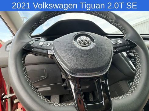 Used 2021 Volkswagen Tiguan SE w/ Panoramic Sunroof Package AWD/4WD image 17