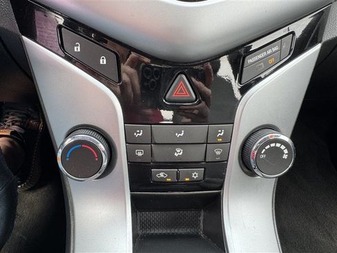 Used 2014 Chevrolet Cruze LT FWD image 21
