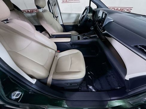 Certified 2023 Toyota Sienna XLE AWD/4WD image 32