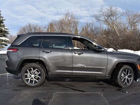 New 2025 Jeep Grand Cherokee Limited w/ Trailer Tow Package image 4