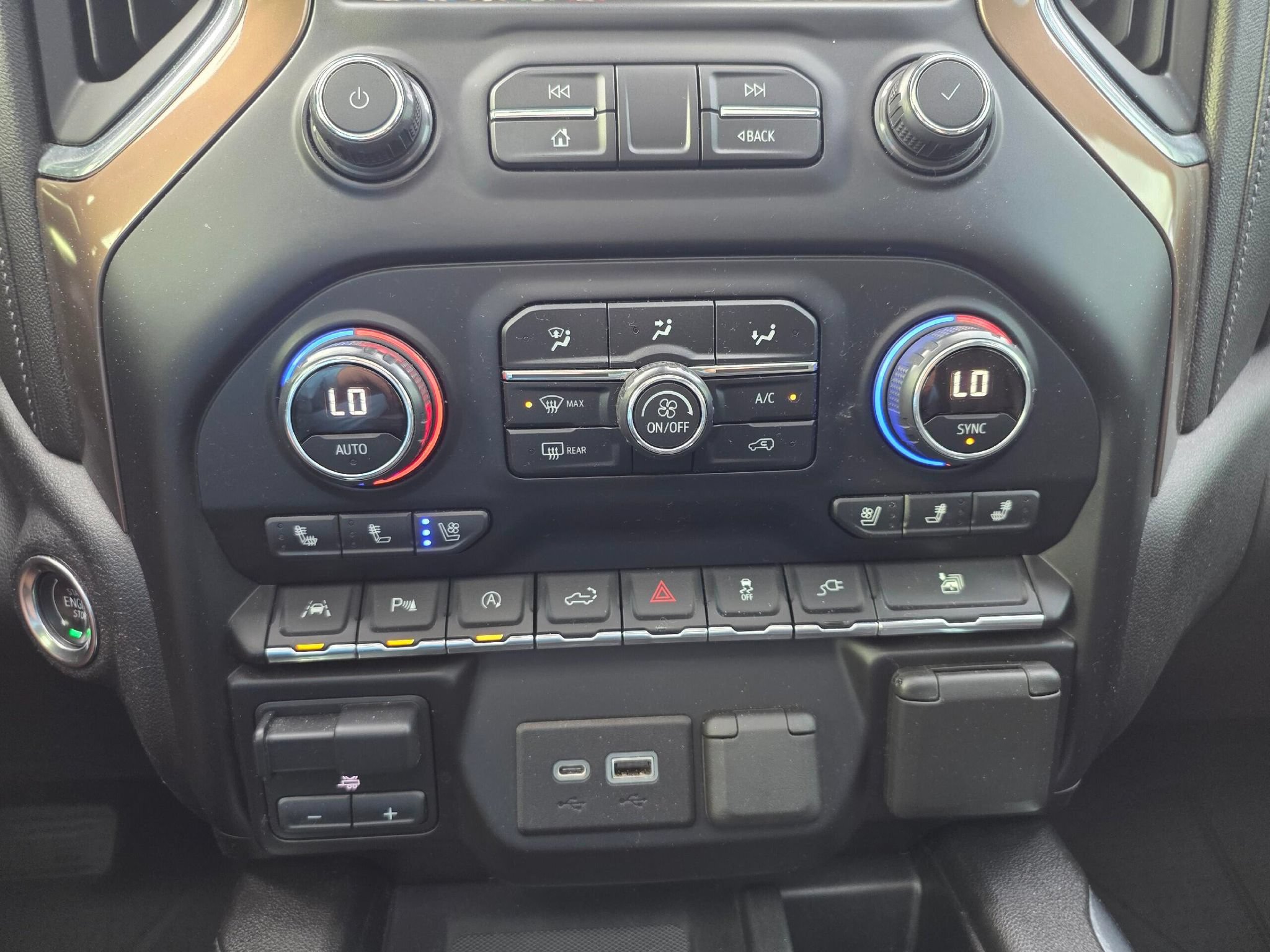 Used 2021 Chevrolet Silverado 1500 High Country w/ Technology Package AWD/4WD image 19