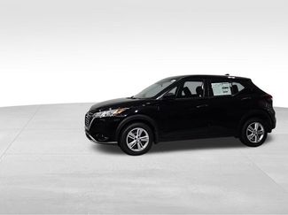 New 2025 Nissan Kicks Play S video 3