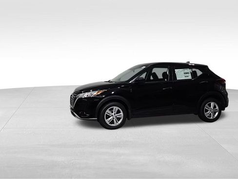 New 2025 Nissan Kicks Play S image 3