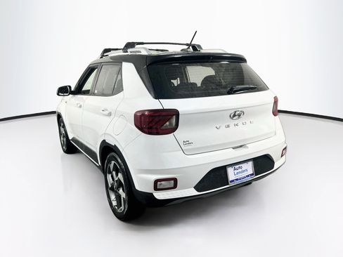Used 2023 Hyundai Venue Limited FWD image 7