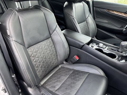 Used 2017 Nissan Maxima Platinum FWD image 9