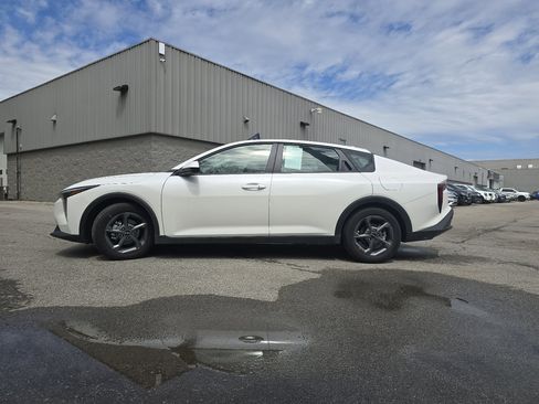 Used 2025 Kia K4 FWD image 12