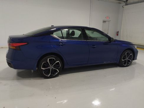 Used 2023 Nissan Altima 2.5 SR AWD/4WD image 10