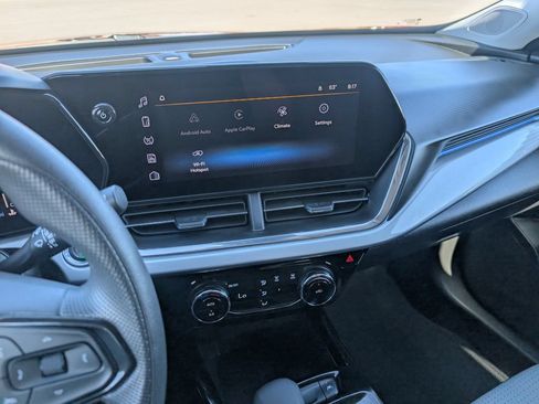 Certified 2025 Chevrolet Trax LT FWD image 17