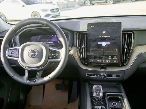New 2026 Volvo XC60 B5 Plus w/ Climate Package image 25