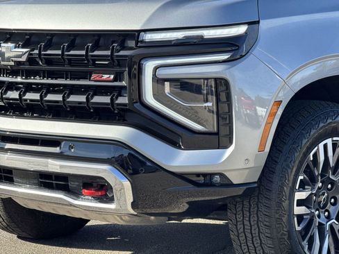 Used 2025 Chevrolet Suburban Z71 w/ Z71 Off-Road Package image 6