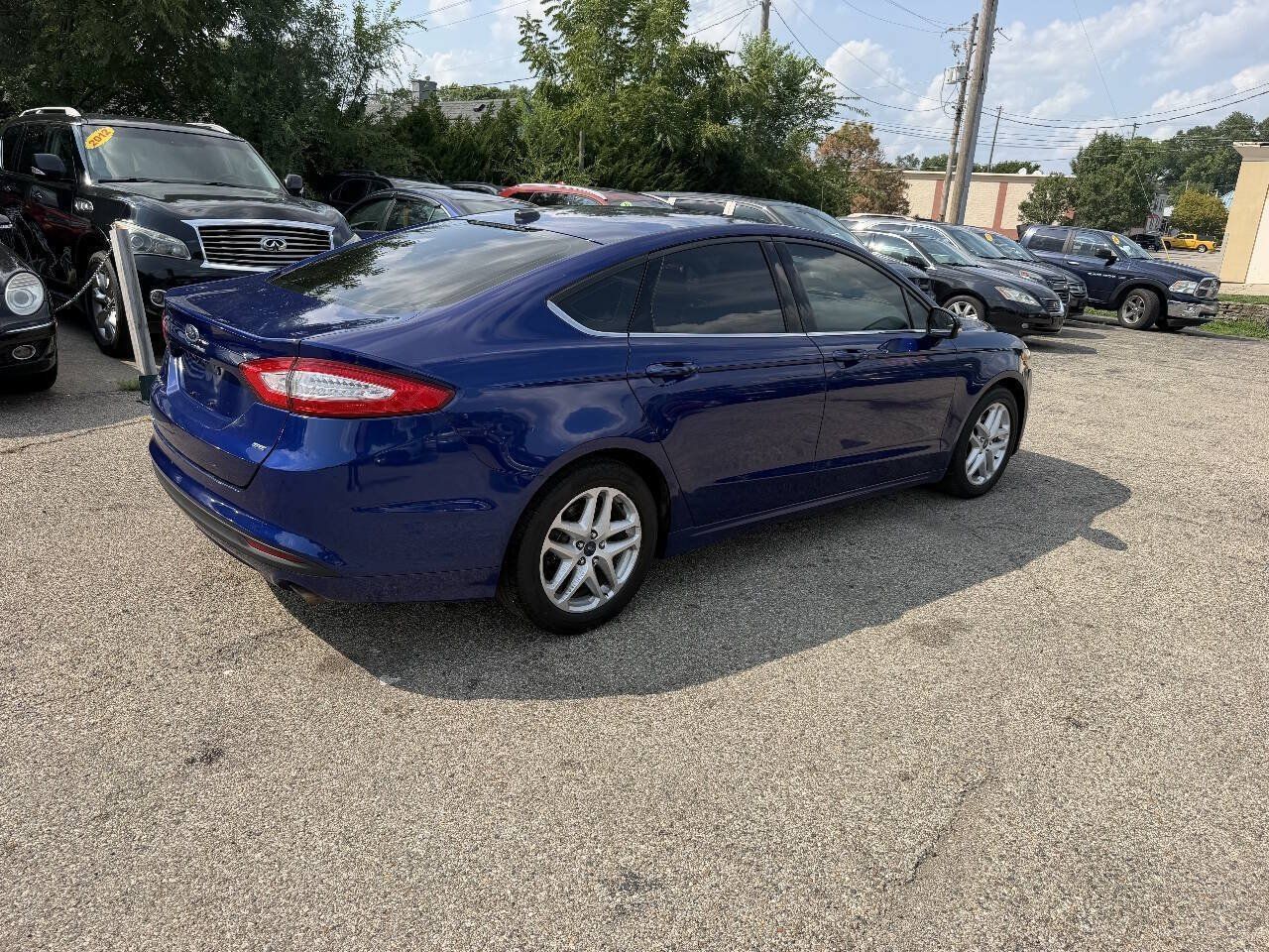 Used 2015 Ford Fusion SE FWD image 4