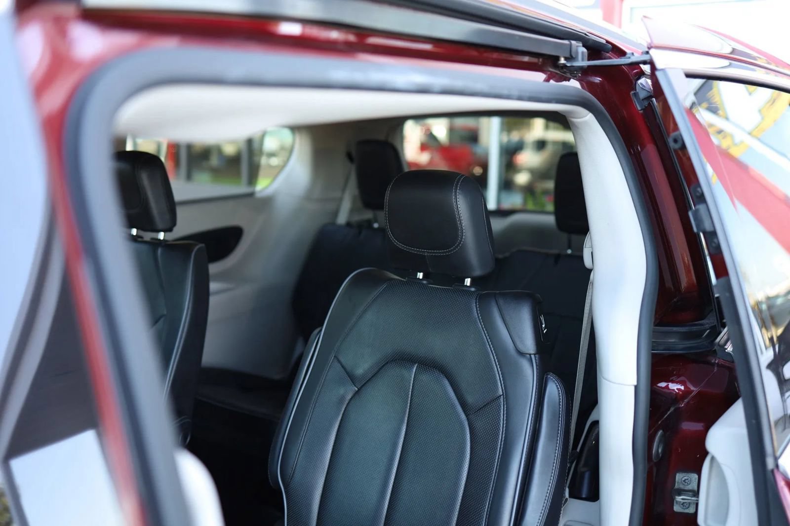 Used 2019 Chrysler Pacifica Limited FWD image 34