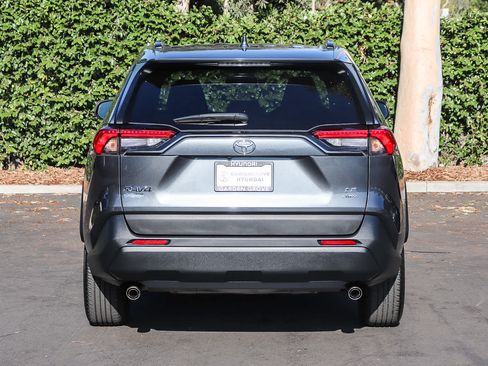 Used 2021 Toyota RAV4 LE AWD/4WD image 7