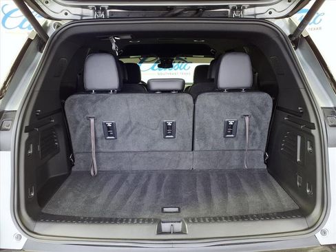 Used 2024 Chevrolet Traverse LT image 10